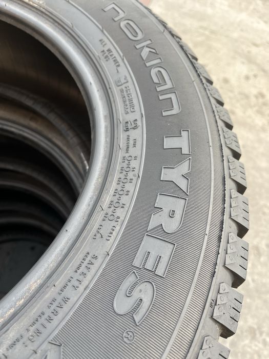 Шини 215/65 R16СNokian Snowproof резина бу зима цешка
