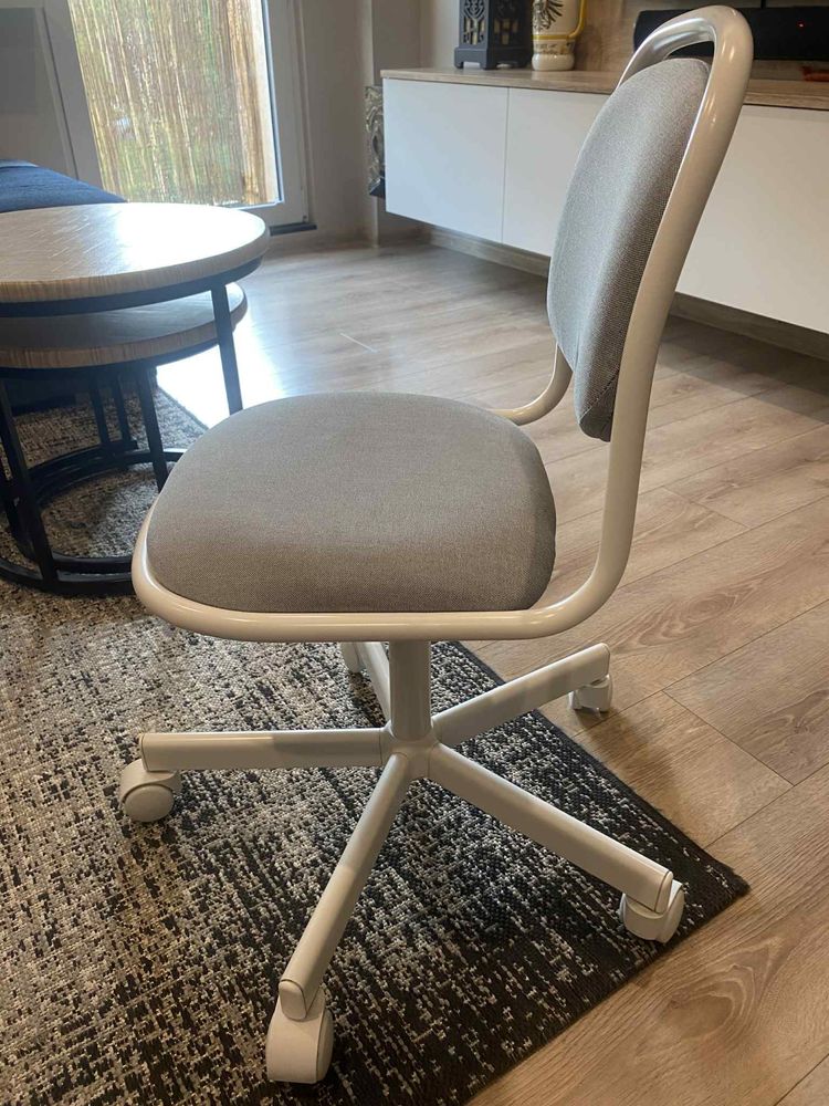 IKEA  dziecięce krzesło biurowe