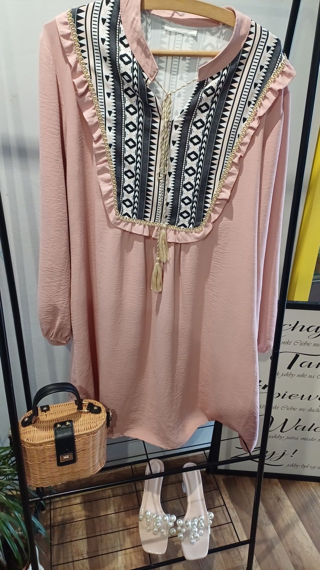 Sukienka elegancka XXL plus size pudrowy róż 44 boho aztecka