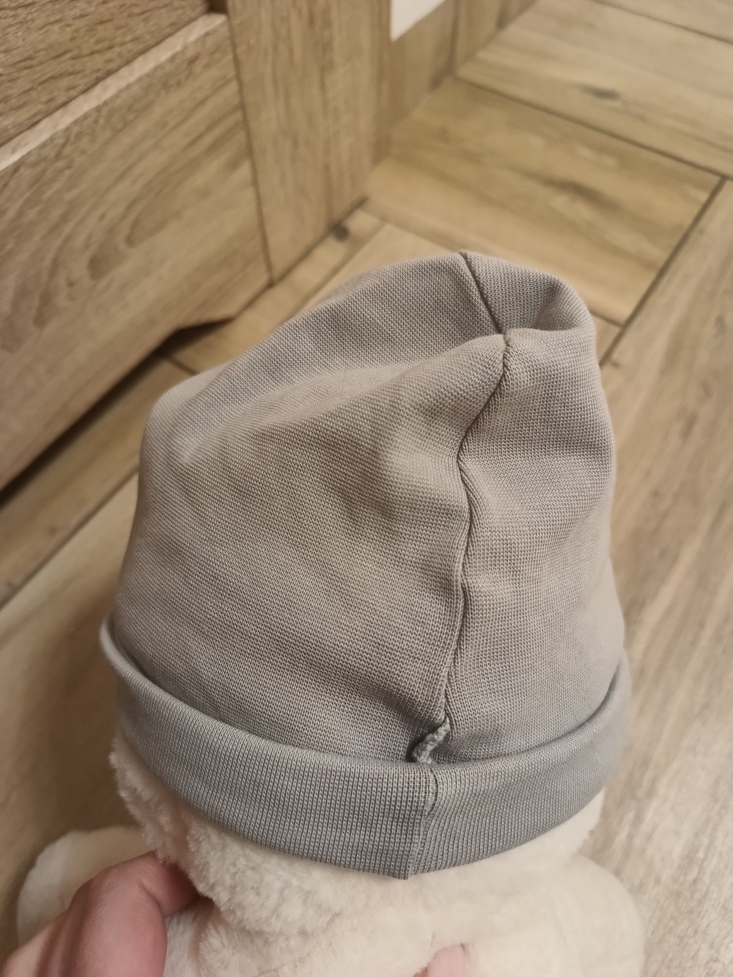 Szara dziecięca niemowlęca czapka z napisem True unisex