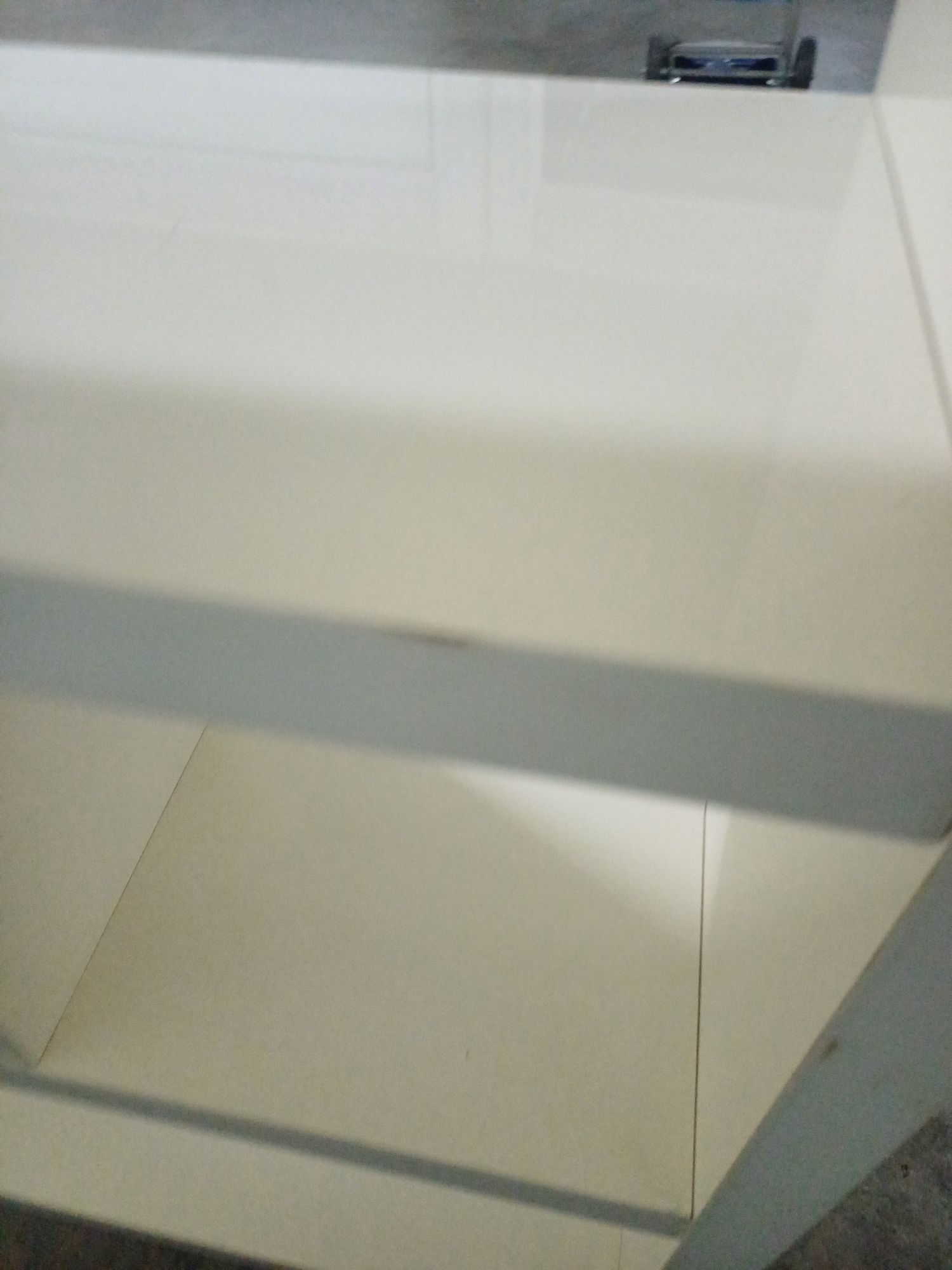 Movel branco usado