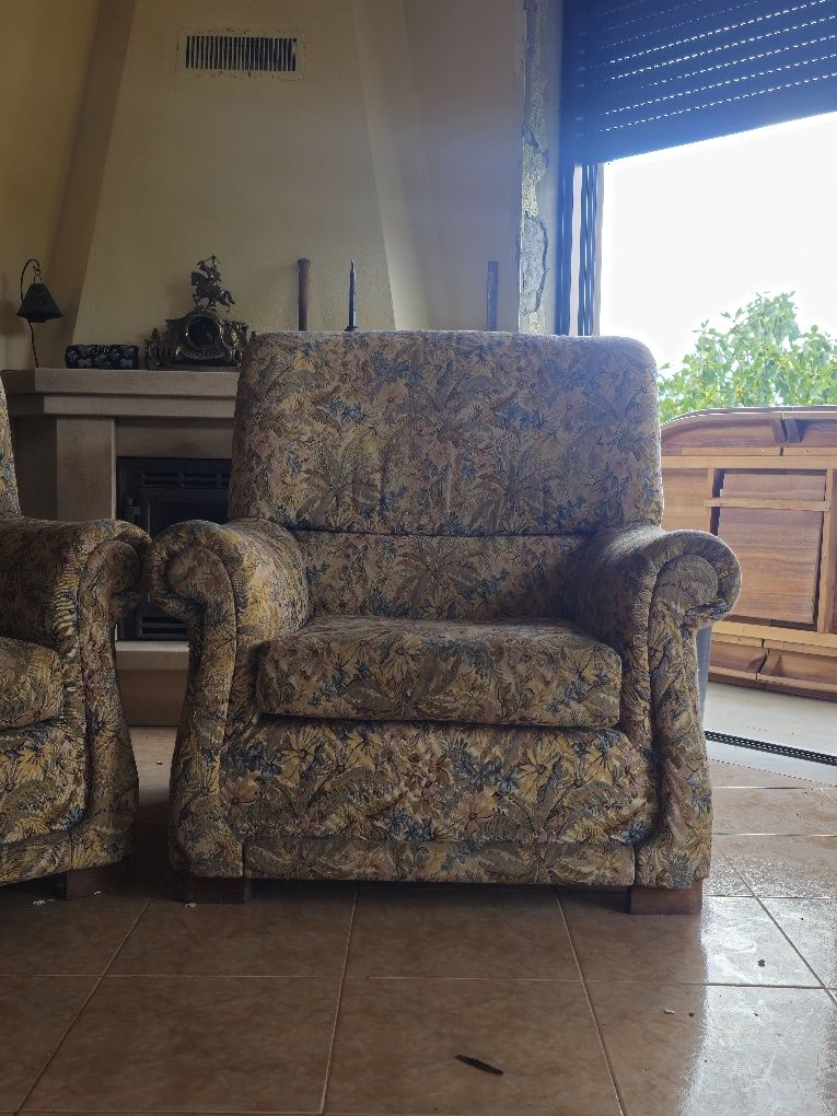 Sofa cama e 2 pultronas