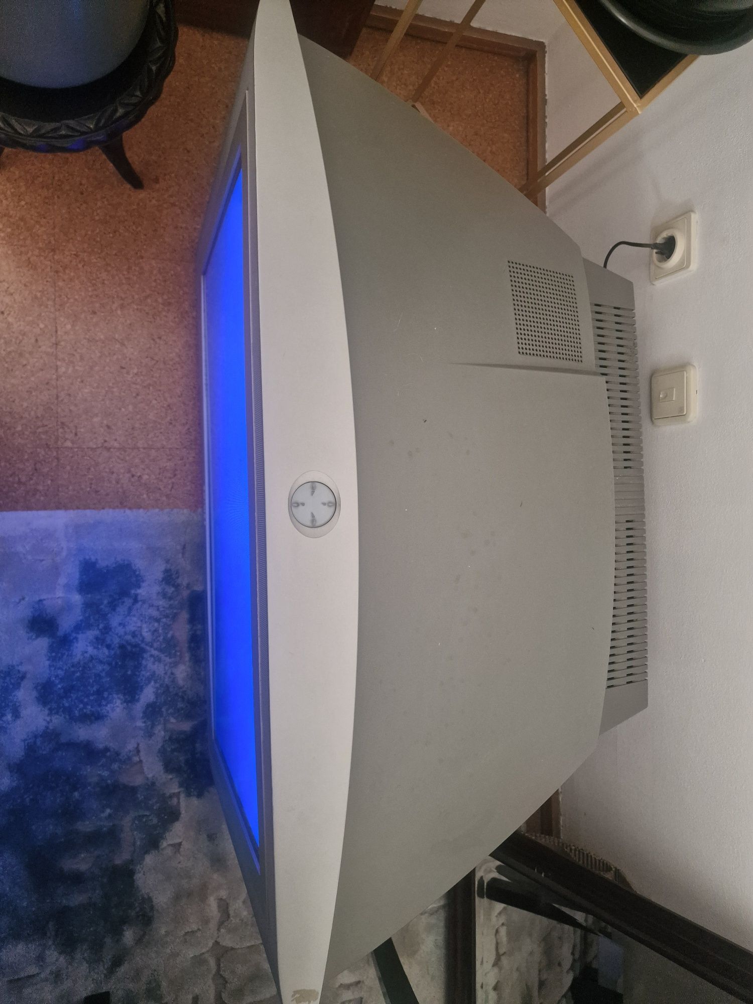 Vendo duas tvs philips