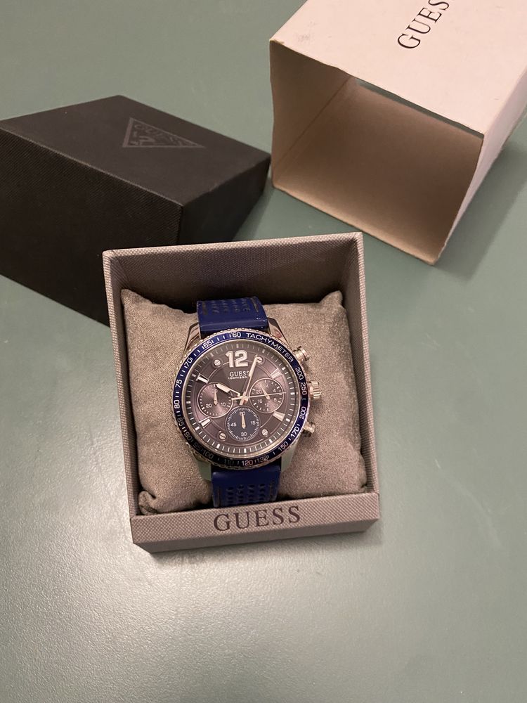 Годинник чоловічий Guess W0971G2