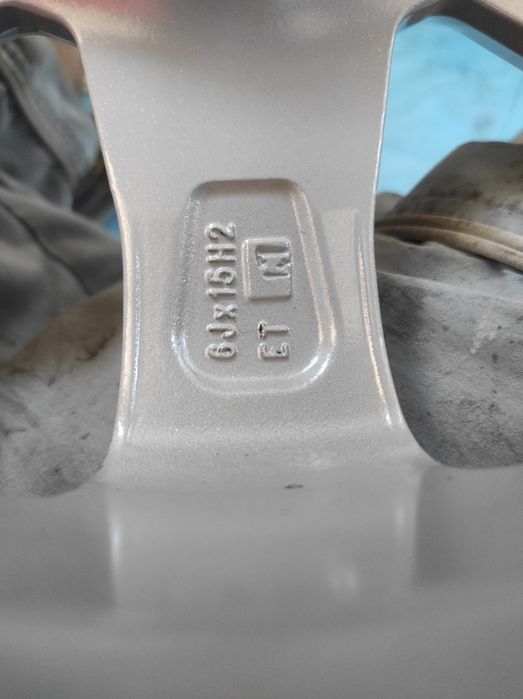 387 Felgi aluminiowe HYUNDAI R 15 4x100 Bardzo Ładne Czujniki