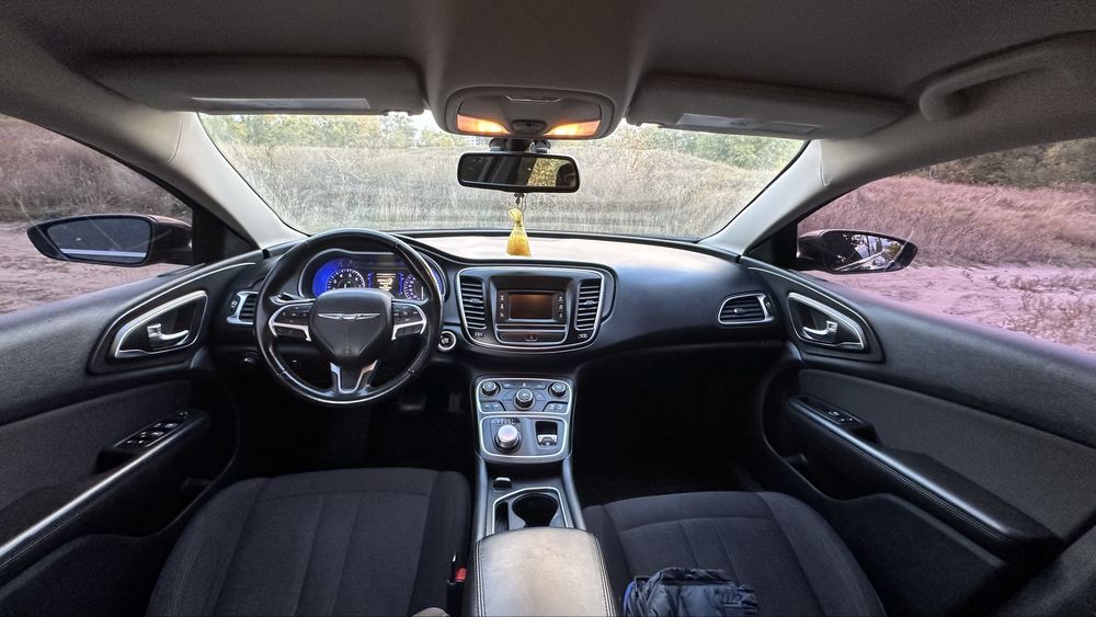 Продам Chrysler 200 2016 року 2.5 газ/бензин
