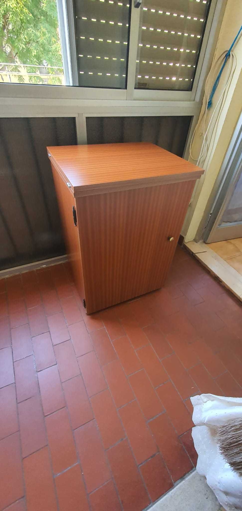 Máquina de Costura Singer - Com Móvel e Pedal Automático