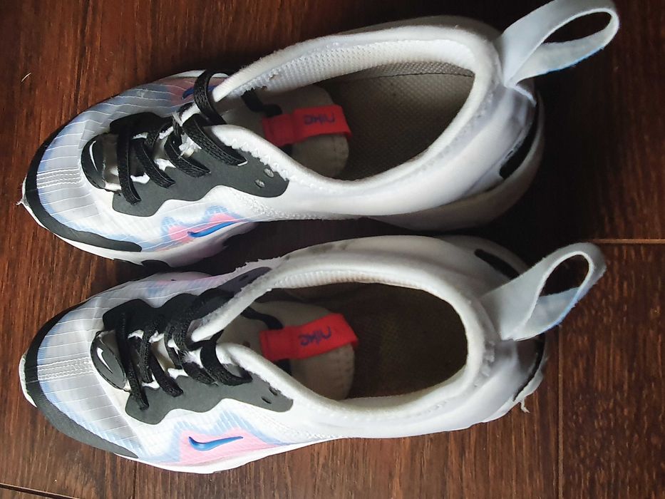 Sapatilhas Nike usadas (tamanho 33,5)