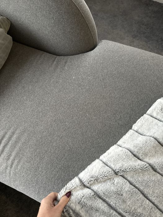 Jenny sits szezląg kanapa fotel do odpoczynku leżanka