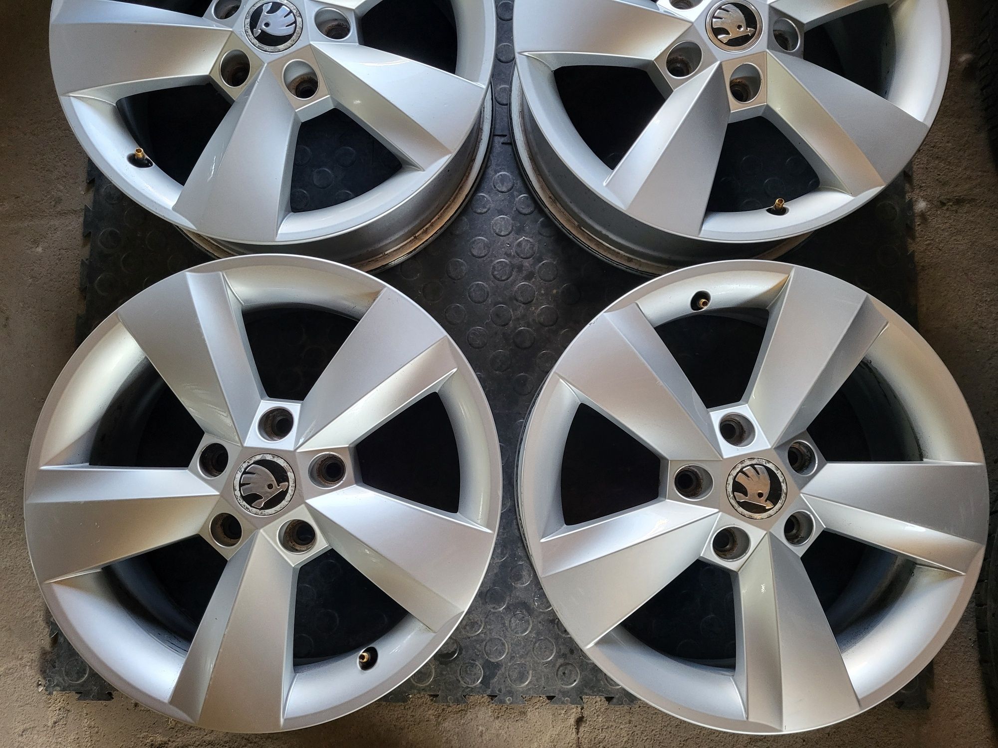 Felgi Aluminiowe 5x112 6Jx16 ET43 Skoda