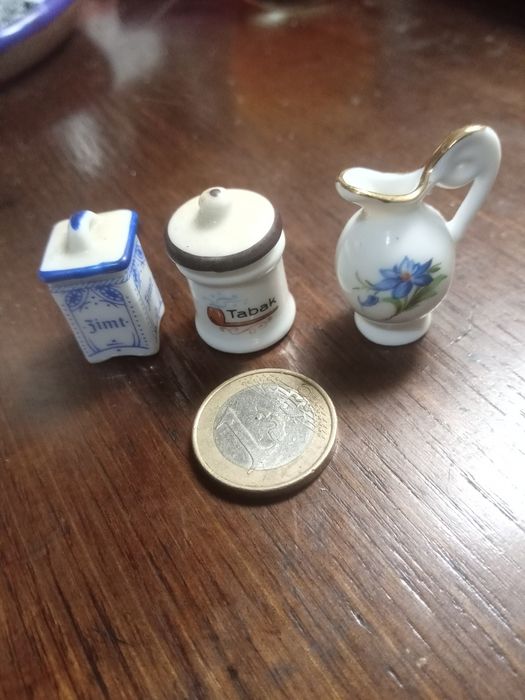Miniaturas em latão, tachos em cobre,porcelana e em ferro.