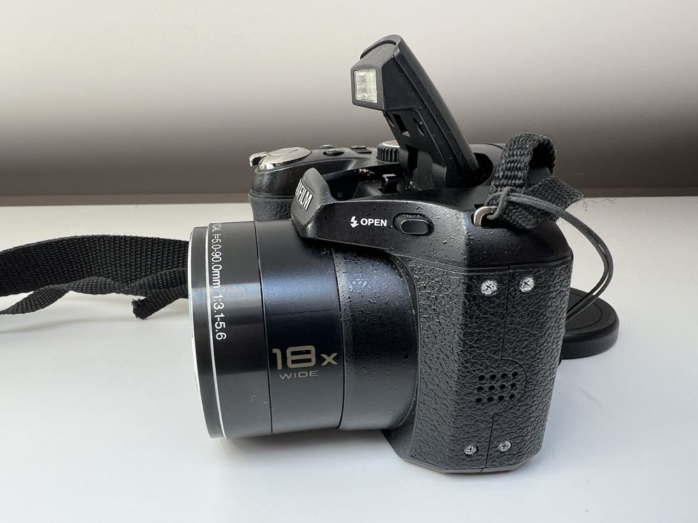 Aparat Fujifilm FinePix S2500HD + torba Camrock + pudełko + płyta