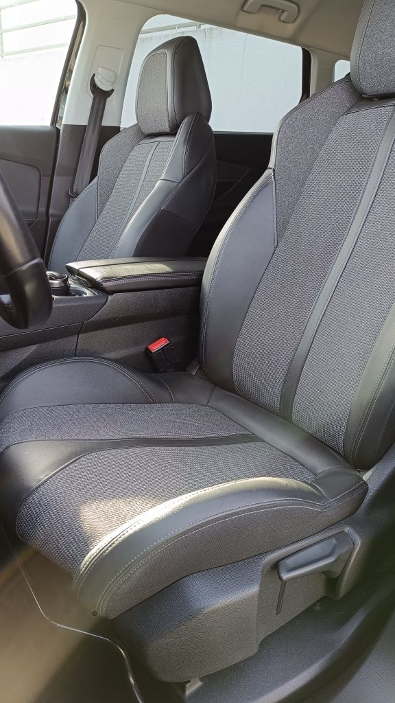 Peugeot 5008 ALLURE Nacional (automática)