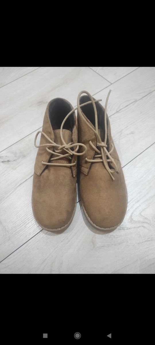 Zamszowe buty wizytowe Primark
