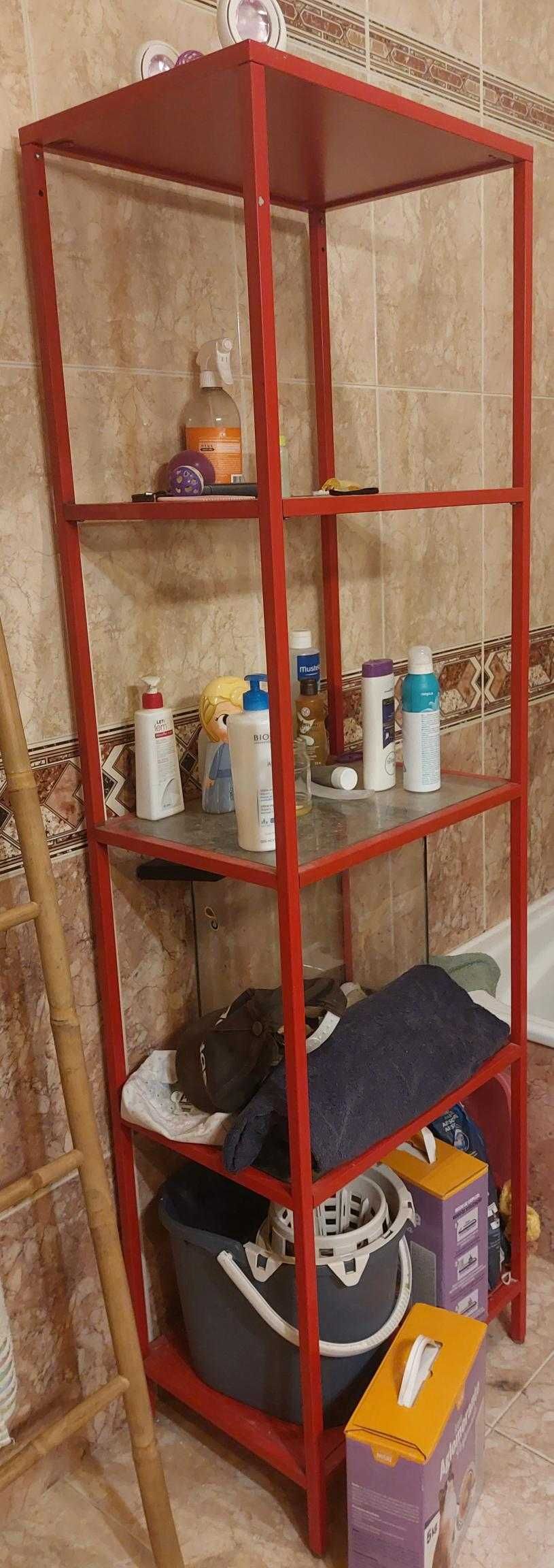 Estante metálica com vidro