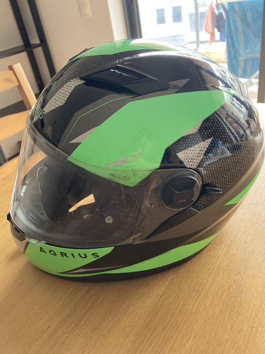 Casaco e capacete de mota