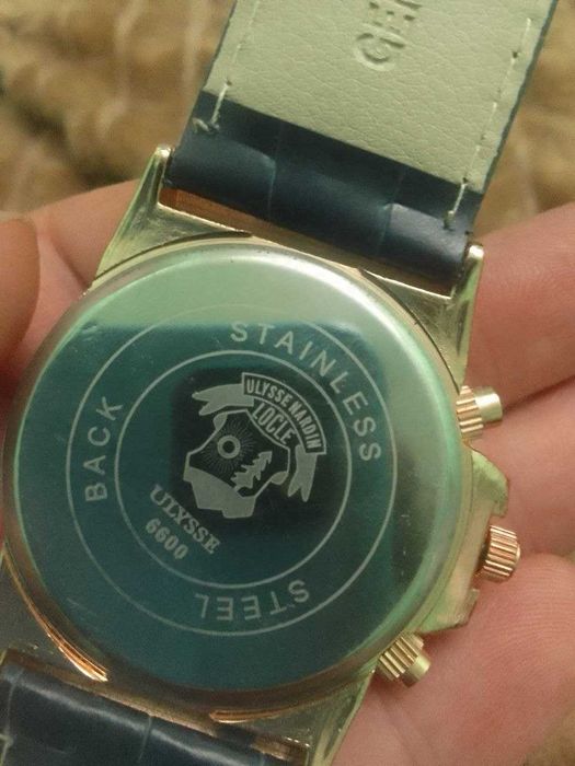 Продаю 2 наручных часов в нерабочем состоянии