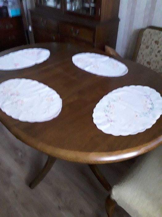 4 owalme podkladki na stol