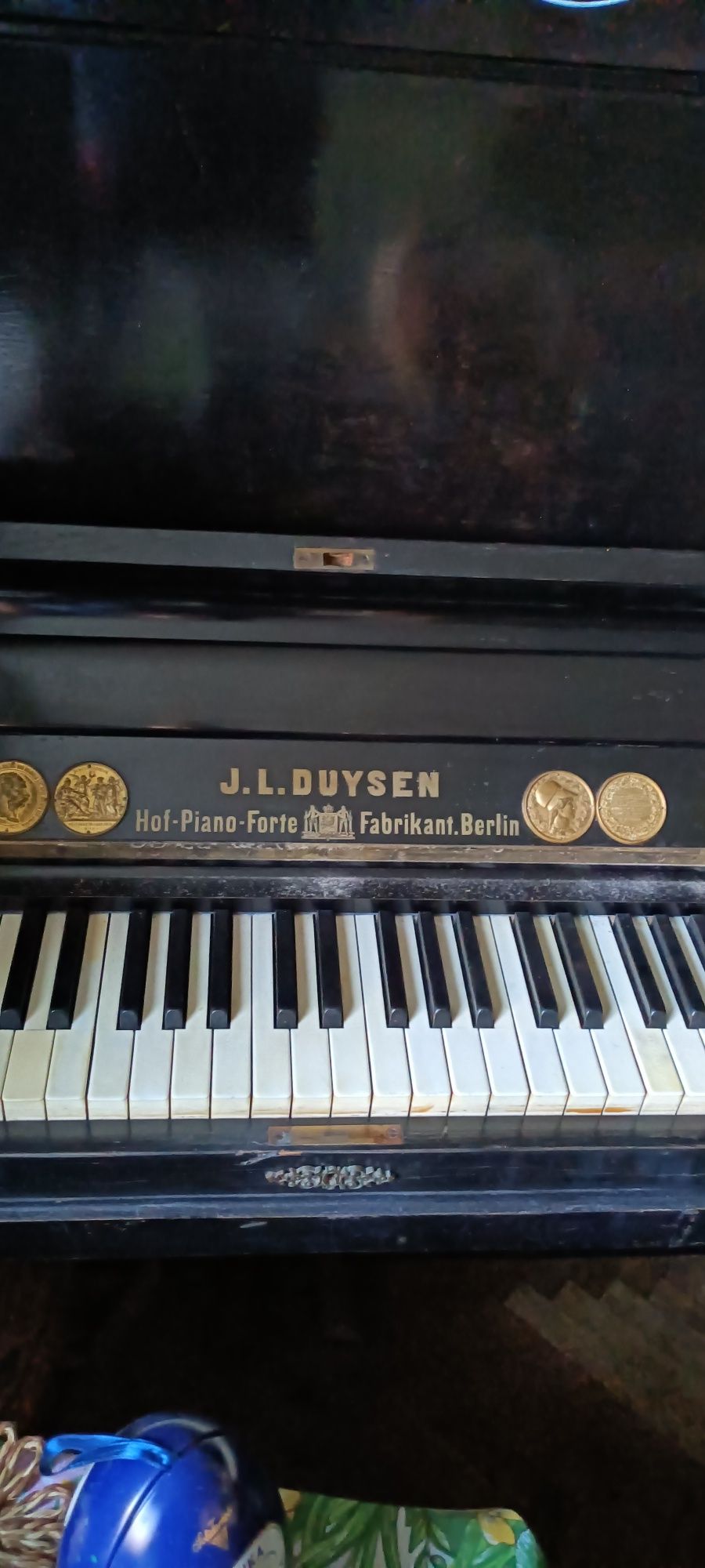 Pianino z znanej firmy na dworach Europy w doskonałym stanie