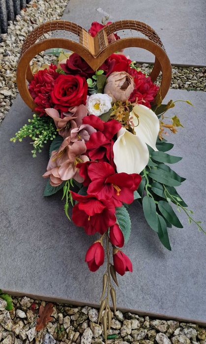 Kompozycja kwiatowa na grób cmentarz stroik serce ikebana  Z632
