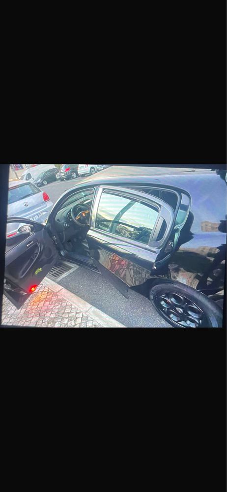 Alfam romeo 147 gasolina 2.400€