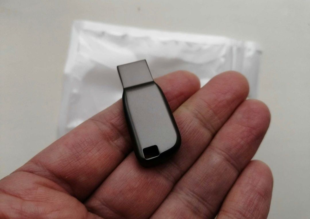 USB флешка 2ТВ (2000)