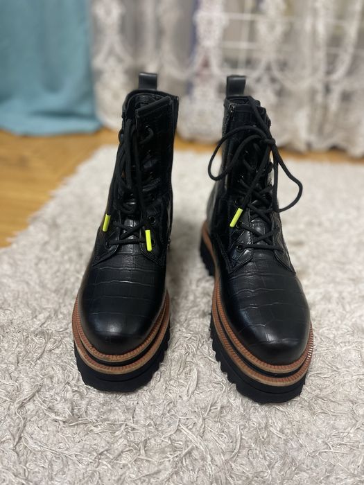 Жіночі шкіряні черевики Estro зима