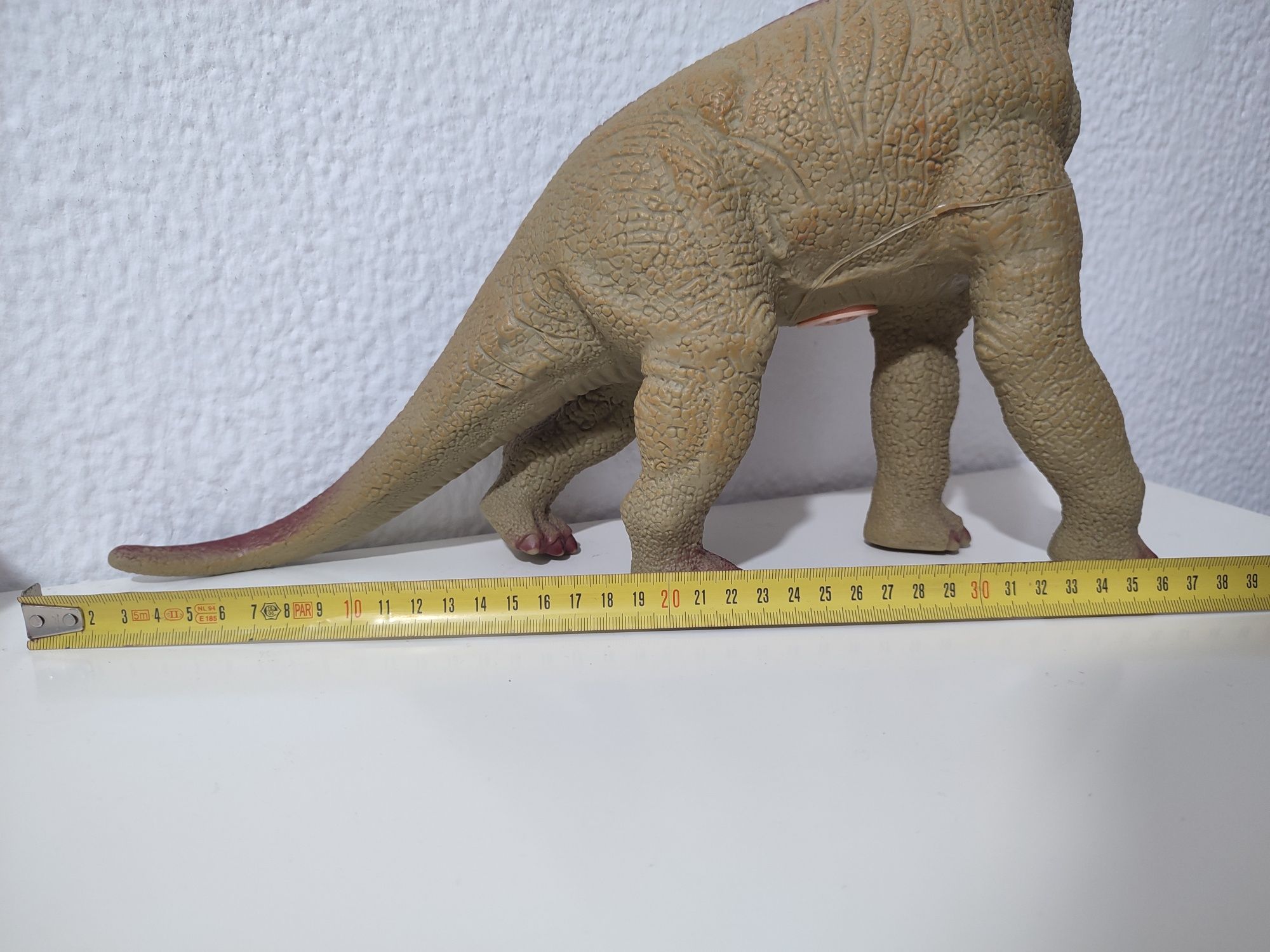 Dinossauro gigante brinquedo (emite som)