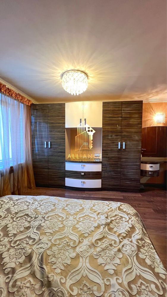 Продам 3х квартиру со скважиной в центре города Мирноград