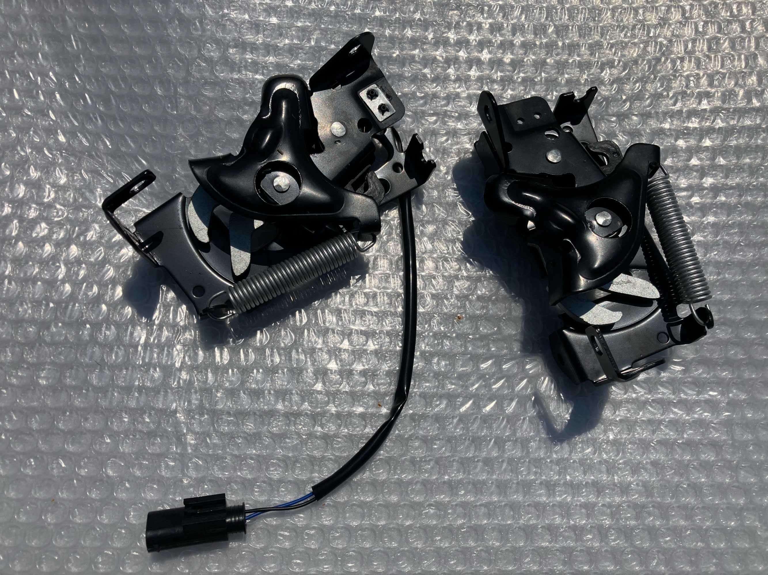 Замок капота LH/RH BMW X1 F48 2015-2019год.