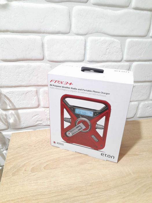 Зарядное с динамо и солнечной панелью радио Eton Красный Крест США