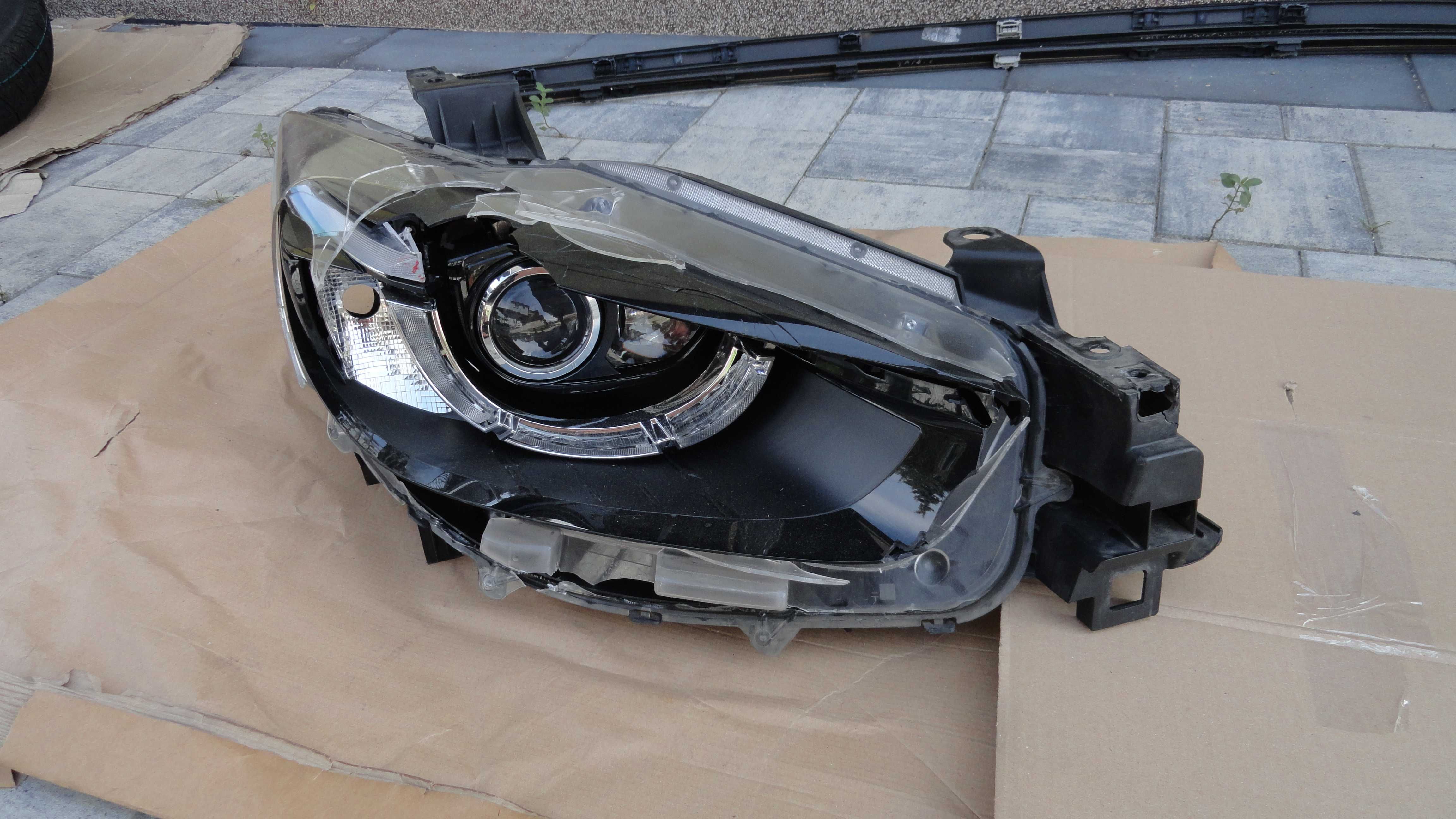 Lampa Prawa Mazda CX5 Oryginalna Uszkodzona rok 2017 Demontaż