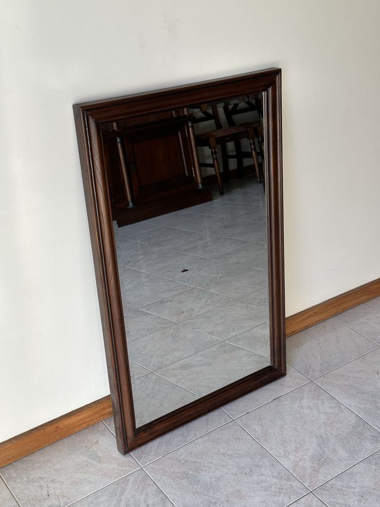 Espelho com moldura madeira