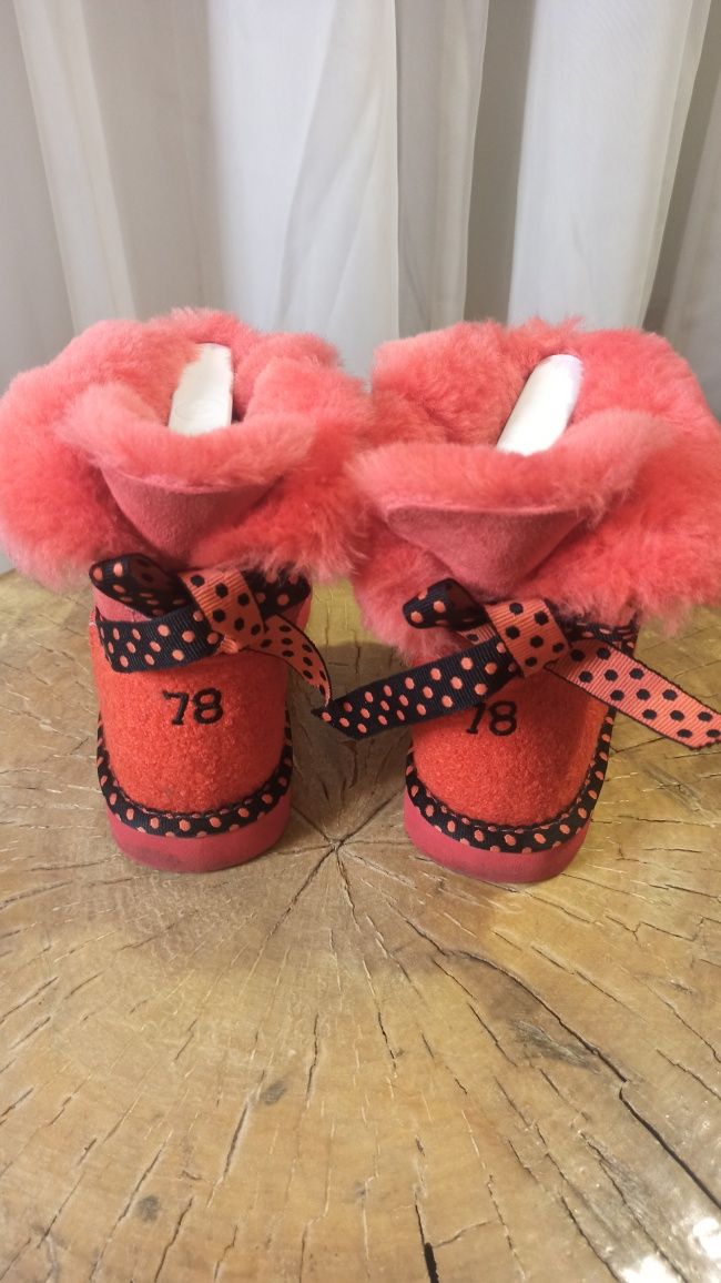 UGG короткие, с бантиками. Яркие!