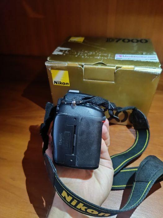 Nikon D7000, body
