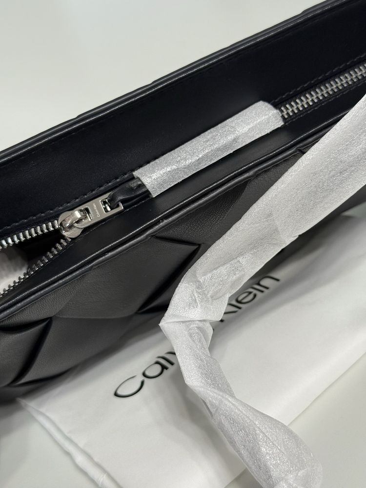 Сумка Calvin Klein оригінал з бірками CK WOVEN ELONGATED SHOULDER BAG