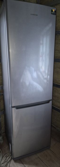 Продам холодильник Samsung ноуфрост( гарантия 6м.).