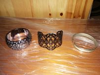 3 pulseiras prateadas
