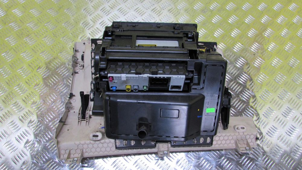 Бардачок Volkswagen Touareg NF речовий ящик  Салон Туарег НФ розборка