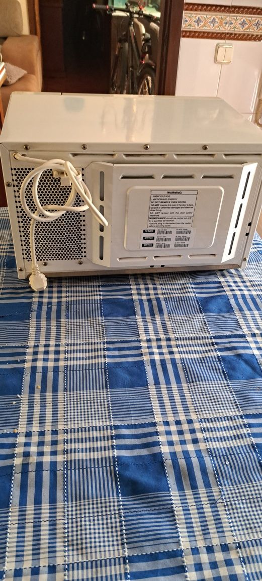Vendo esse microondas e máquina de café