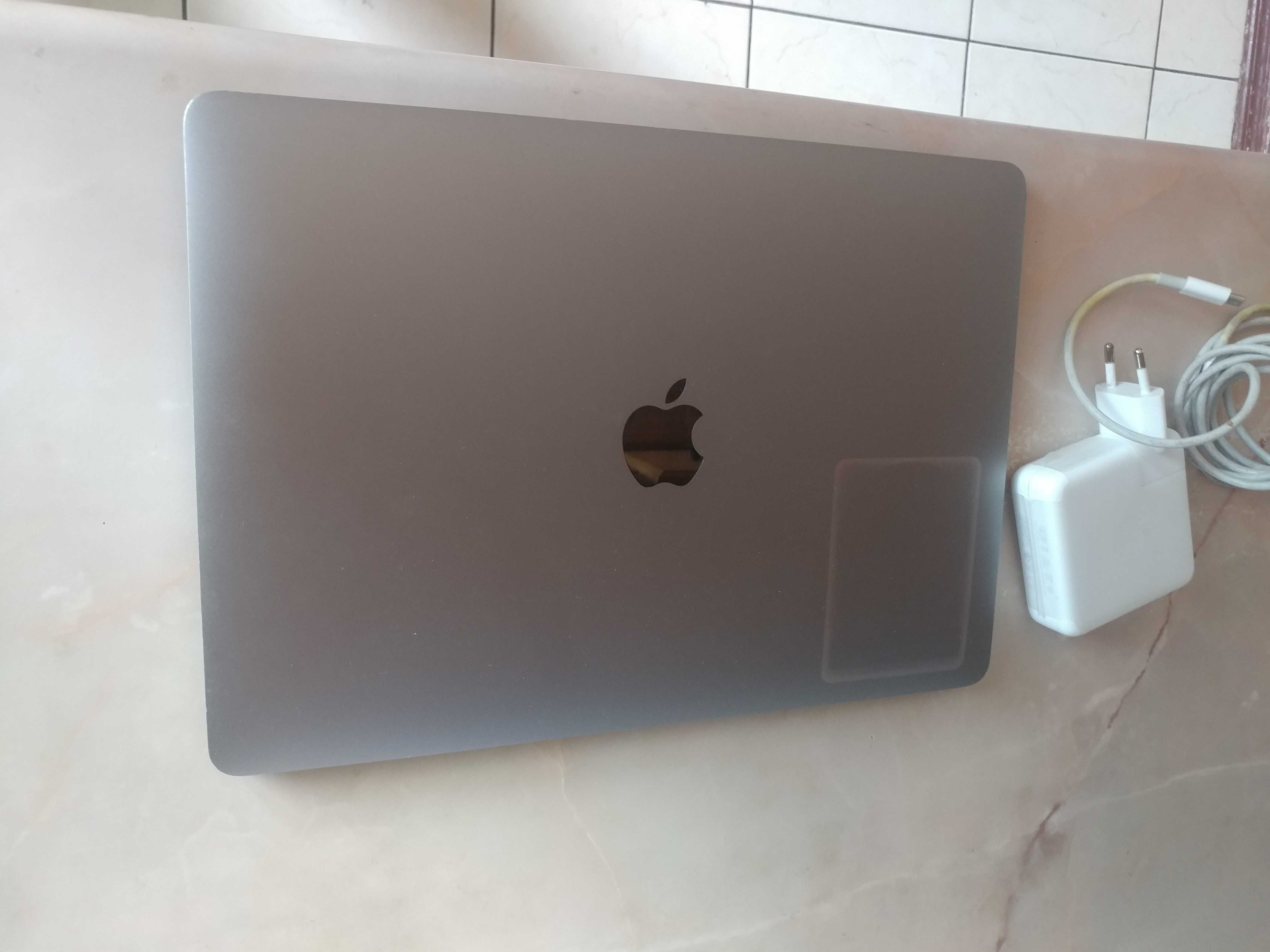 Macbook Pro A1706. 2.9Ghz/8/256