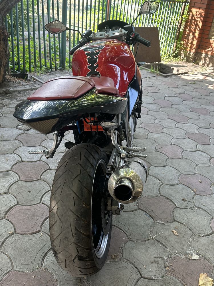 Yamaha fzr 1000 …