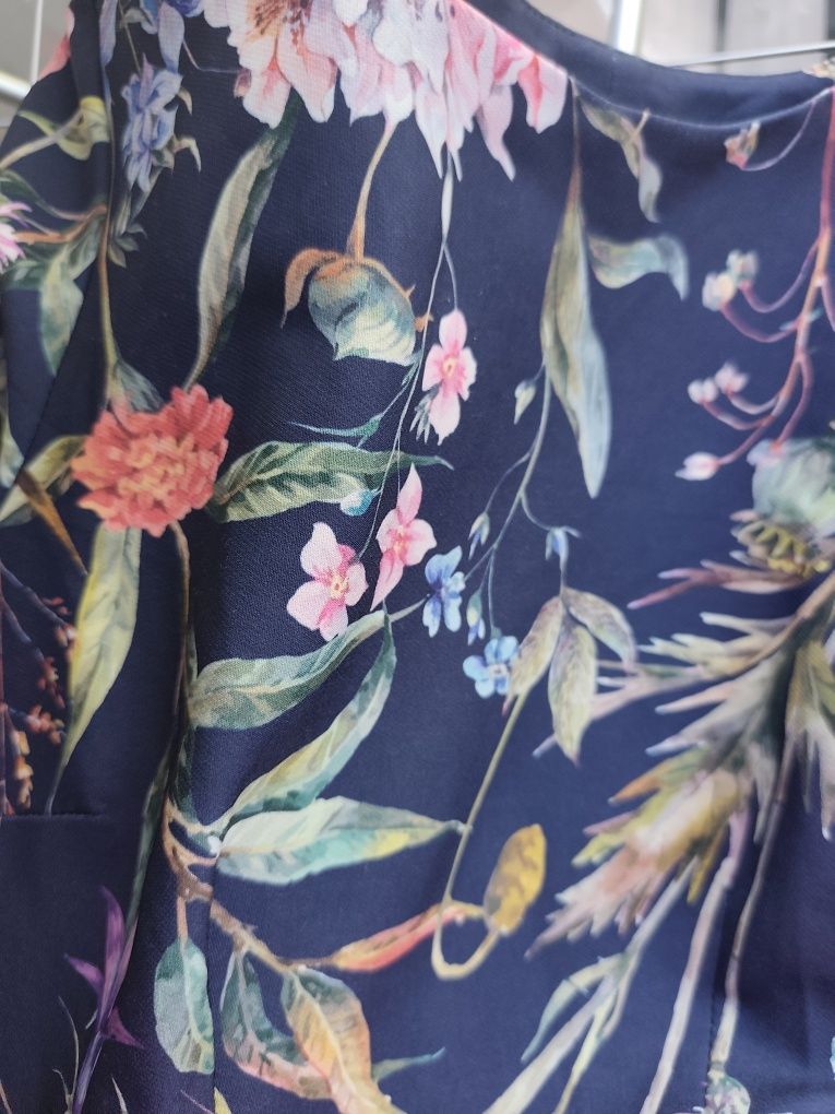 Livia clue piękna sukienka wesele elegancka 34 kwiaty