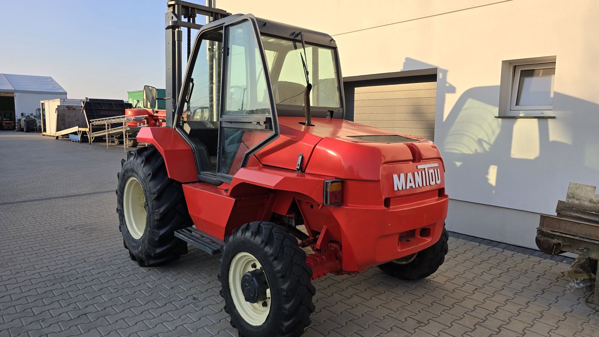 MANITOU M26-4 4×4 Wózek widłowy terenowy sprowadzony