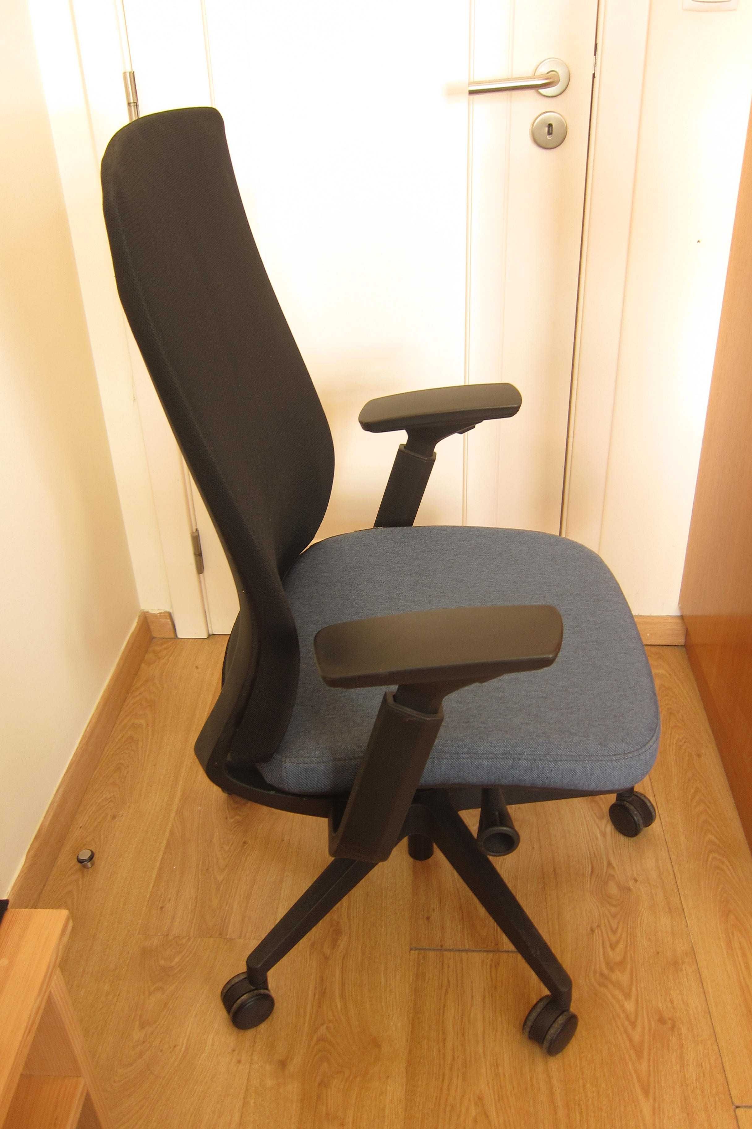 Cadeira de escritório ergonómica Digimaque - impecável