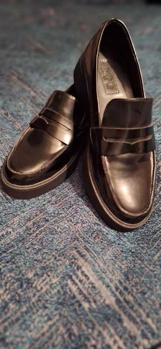 Mocassins pretos novos 36 sapatos pala