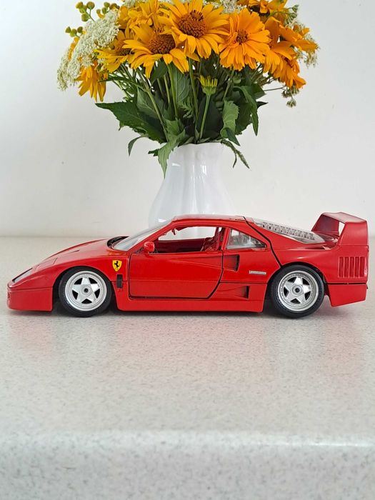 Model samochodu Bburago Ferrari F40 1987r. skala 1/18 Made in Italy