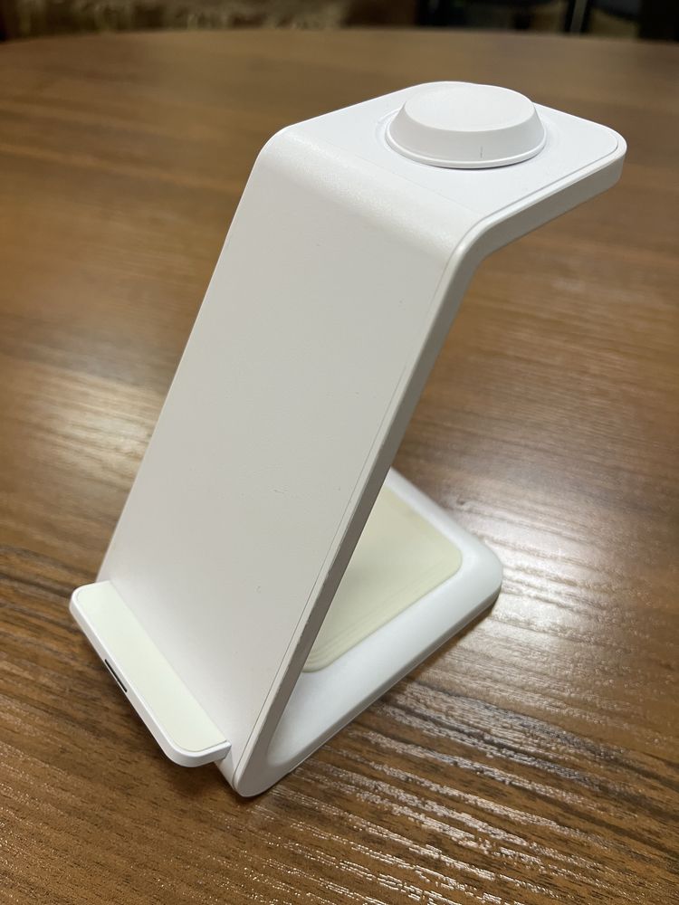 Бездротова зарядна станція 3 в 1, 15 W (IPhone, Apple Watch, AirPods)