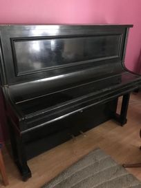 Pianino stare czarne