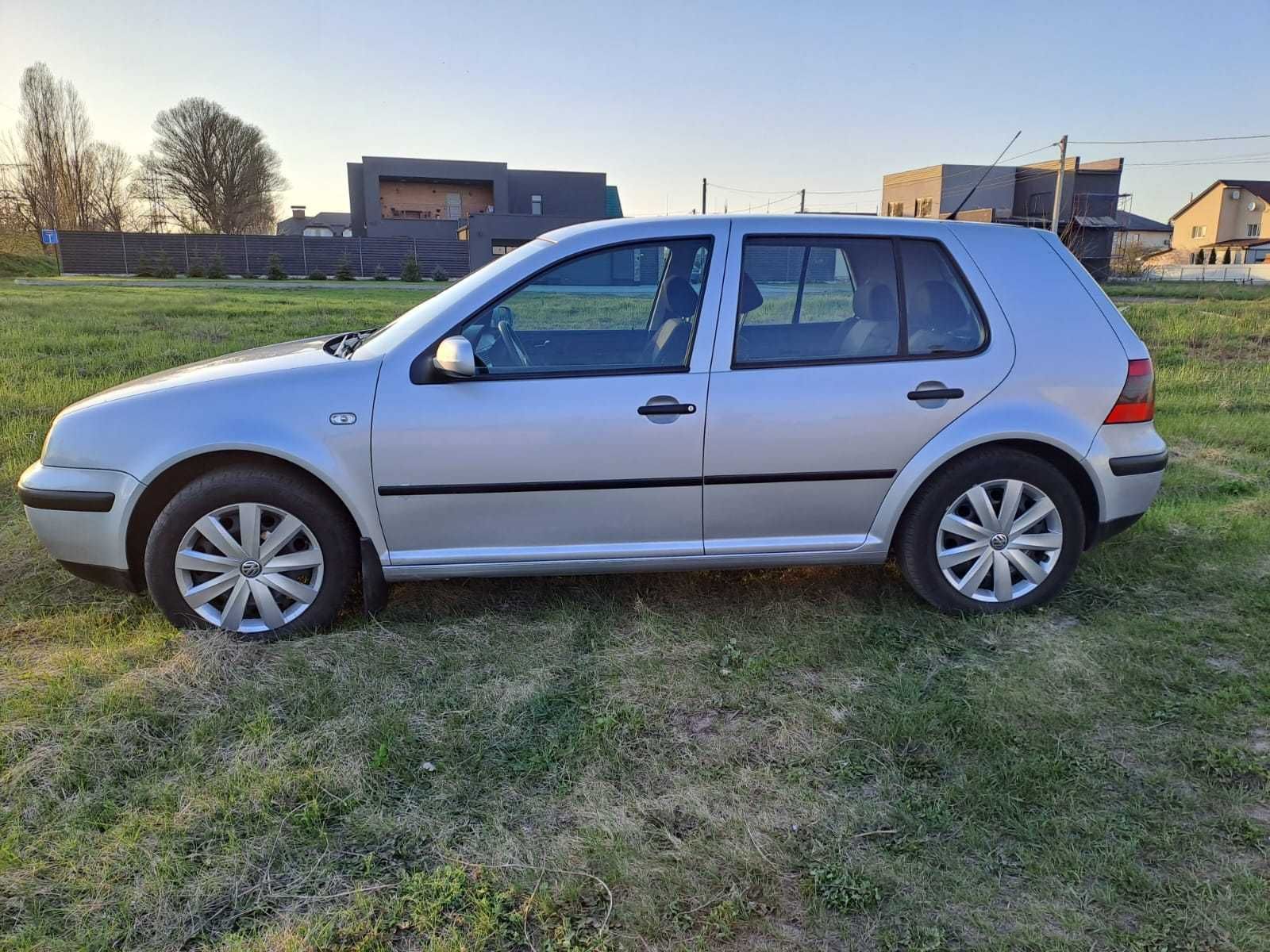 Volkswagen Golf 2000